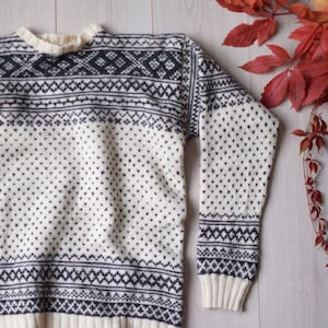 Handmade nordic folklore pullover, Hand knitted woolen winter jumper, Vintage Christmas sweater - Women&#39;s MEDIUM size