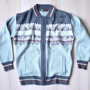Blauer nordischer Vintage Skipullover, Klassische Wintermusterbomberjacke, Gestrickte Winteroberbekleidung - Herrengröße SMALL