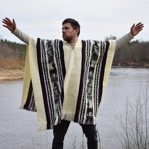 South american traditional pattern wool poncho, Aztec pattern llama winter overlay, Cozy and warm cape cloak - ONE SIZE