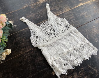 Ivory white sleeveless vintage boho lace top - Women's 70s summer blouse - Transparent romantic festival shirt - Women's small size