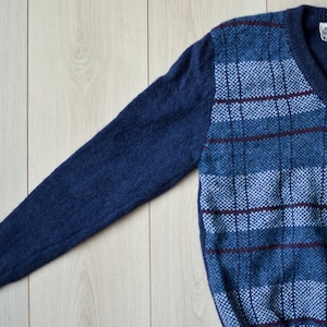 90s grandpas style sweater, blue vintage jumper, geometric pullover, v neck jumper, wool sweater, paid jumper, Men&#39;s size XS, Women&#39;s S/M