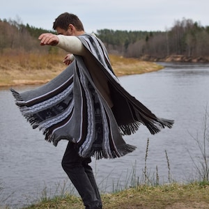 Traditional South American pattern wool poncho, Aztec pattern llama winter overlay, Cozy and warm Andes cape cloak - ONE SIZE