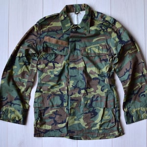 90s camouflage jacket, Vintage combat shirt, Forest green camo overjacket, Hunting jacket - Men&#39;s SMALL size
