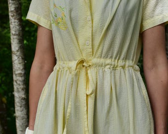 Vestido de verano vintage de los años 70: Vestido midi amarillo con botones delanteros, talla M de mujer.