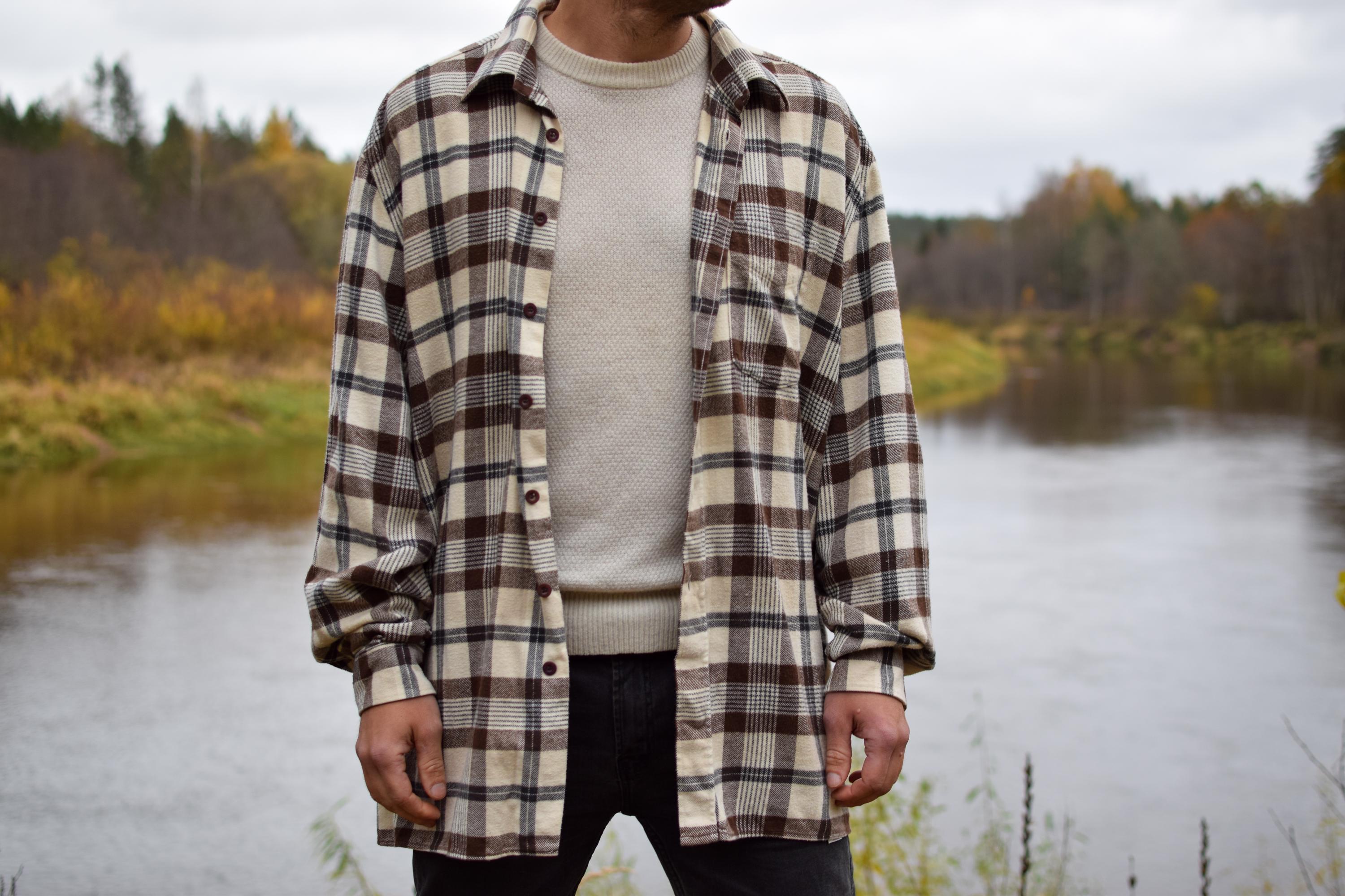 Bien porter la chemise en flanelle homme, l'indispensable de l'hiver