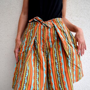 Faldas pantalón de verano de cintura alta, pantalones cortos boho de los años 60 y 70, pantalones cortos hippies a rayas, ropa de festival, M imagen 7