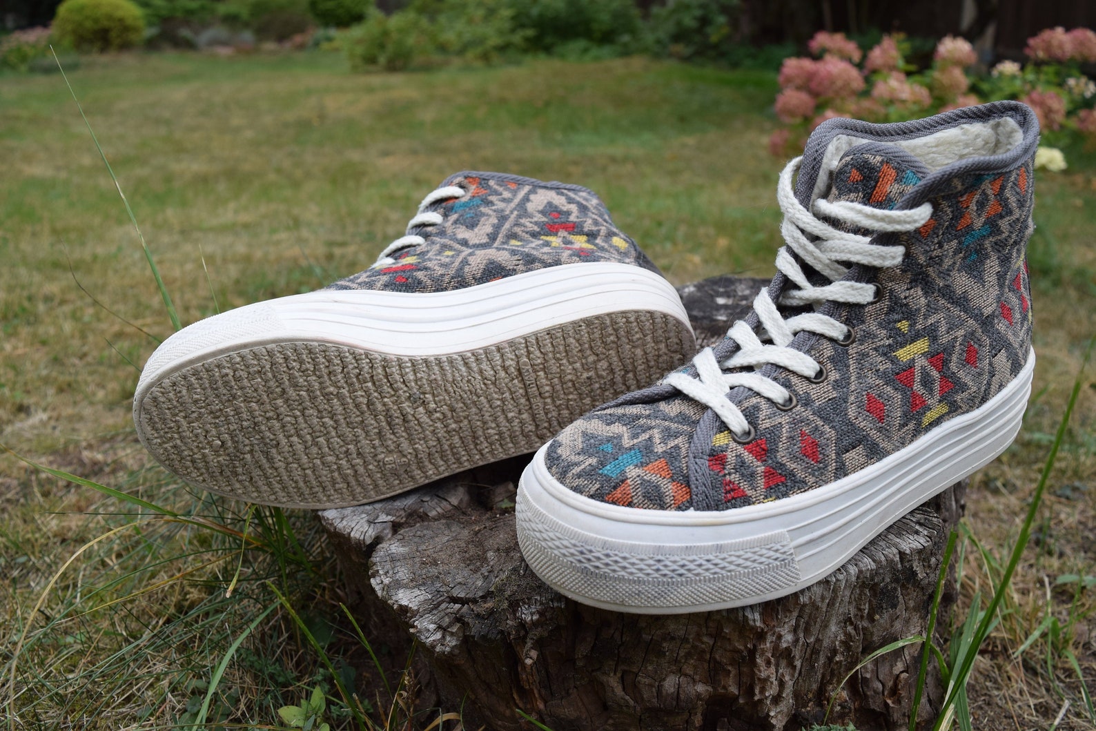 Navojo Aztec Print Canvas Shoes