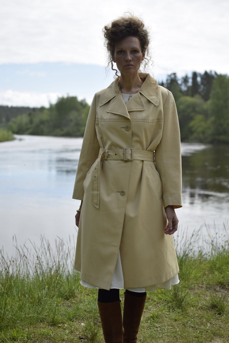 Charming vintage 70s trench coat Minimalist fashion example midi coat Beige women's autumn dust coat image 3