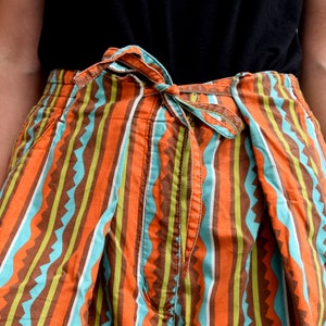 Faldas pantalón de verano de cintura alta, pantalones cortos boho de los años 60 y 70, pantalones cortos hippies a rayas, ropa de festival, M imagen 6