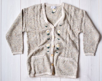 Cardigan floral beige, veste en tricot torsadé, cardigan pour femme vintage des années 90, pull en laine, boutons en bois, joli cardigan pour elle, taille M pour femme