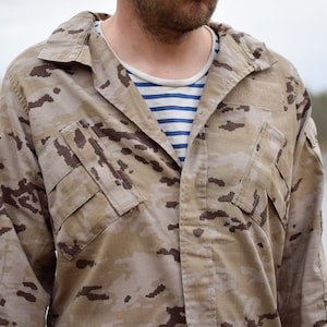 Chaqueta vintage de camuflaje desértico - Camisa militar de los 90 - Chaqueta de combate color arena - Talla mediana para hombre