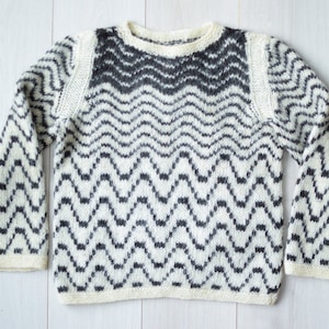 Striped winter sweater, vintage wool jumper, women&#39;s pullover sweater, black and white jumper, women&#39;s top, gift for her, Women&#39;s size XS