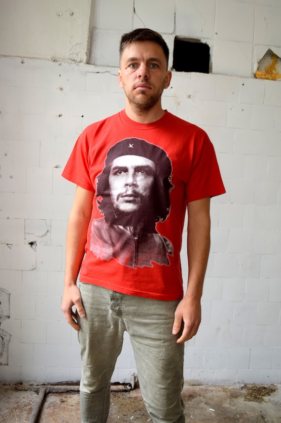 Camicia CHE GUEVARA, t-shirt rossa, camicia grafica, camicia da festa,  camicia da eroe, camicia da festival, camicia iconica, unisex, taglia M/L -  Etsy Italia