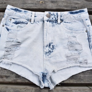 Distressed denim shorts - Light blue high waist shorts - Women&#39;s summer pants - Vintage denim shorts - 70s & 80s shorts - Medium size