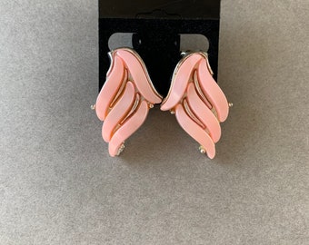 THERMOSET CLIP EARRINGS, Vintage Thermoset Pink Clip Earring