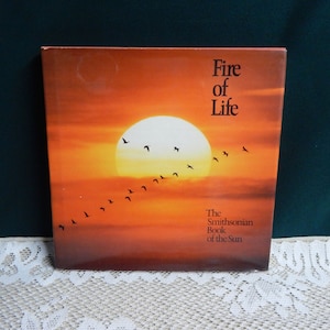 Fire Of Life - 1981 First Edition Hardbound The Smithsonian Book Of The Sun - Smithsonian Exposition Books - Coffee Table Book