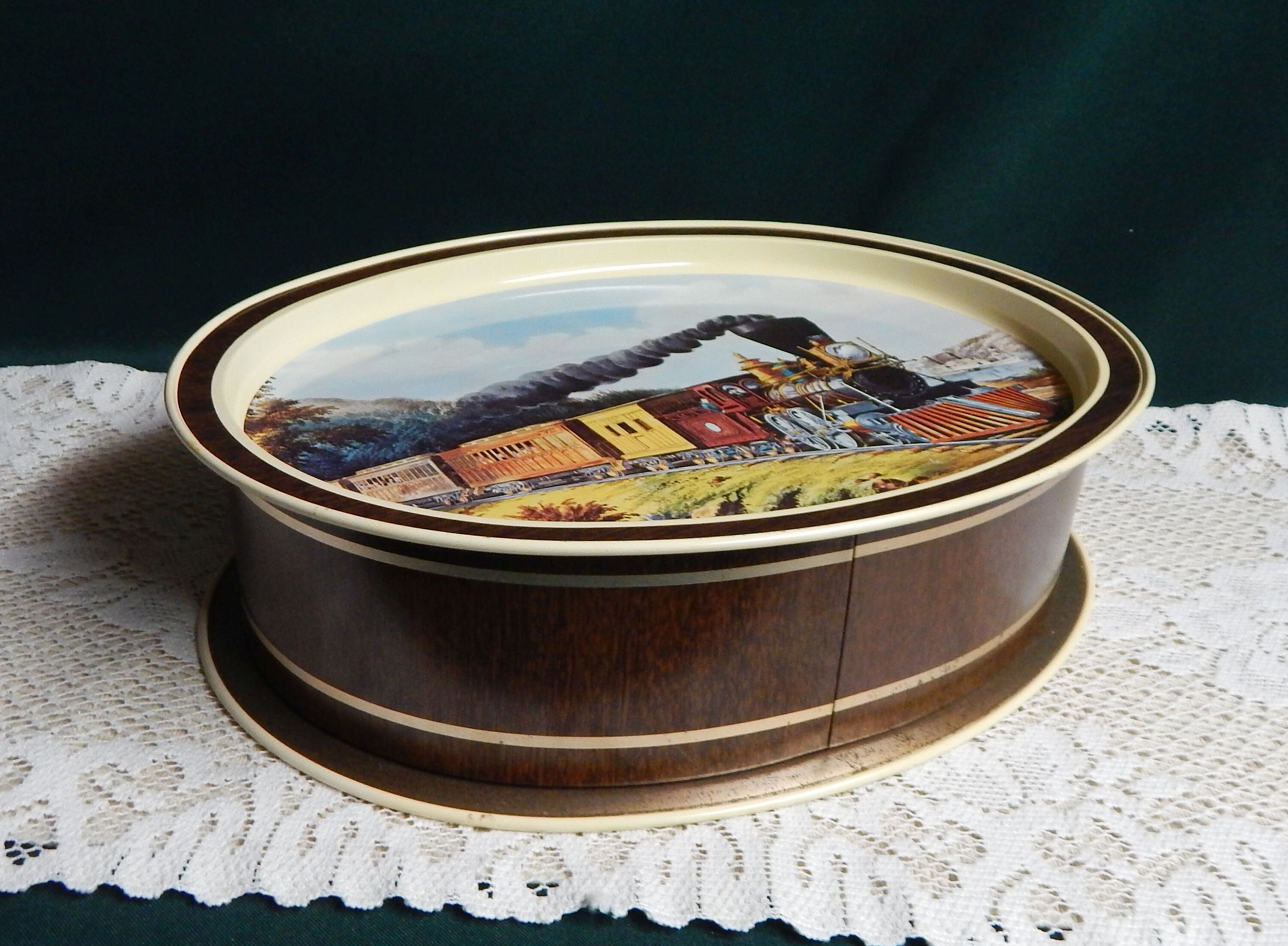 1982 Large Oval Sunshine Biscuit Tin - Currier & Ives Railroad 1982 Large Oval Sunshine Biscuit Tin - Currier & Ives Railroad