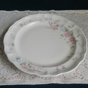Pfaltzgraff Tea Rose Stoneware Dinner Plate (10.5&quot;) - Floral Design