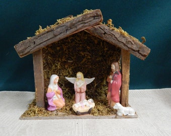 Christmas Nativity Set - 5 Piece Nativity - Porcelain Nativity - Wood Creche - Hand Painted Porcelain - In Original Box