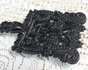 Wilton Cast Iron Trivet: Grape & Leaf Design
