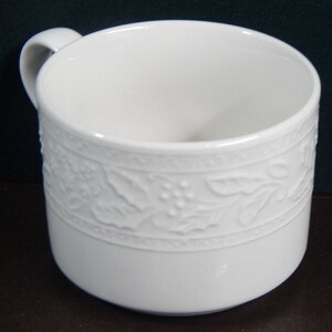 Libbey Holiday Garland Cups - Set of 4 - Embossed Holly Design