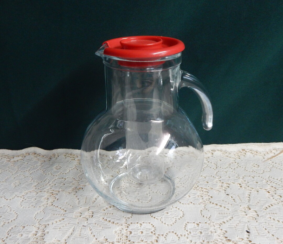 Caraffa Bormioli Kufra 2 Litri Rosso - Vetro Elegante Con Beccuccio Per Acqua E Bevande