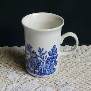 Blue Willow Mug: Churchill Georgian Shape, Made In England