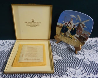 Royal Doulton Plate - 1970s Christmas In Holland Royal Doulton Limited Edition Christmas Around the World Ceramic Wall Plate - Original Case