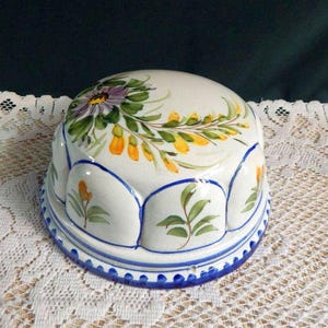 Handpainted Italian Ceramic Mold: Embossed Floral Decor (7.25&quot;)
