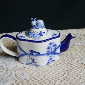 Rabbit 7.25" Teapot Hand Painted Ceramic Candleholder In Original Box #TDH-128A/D - New Old Stock