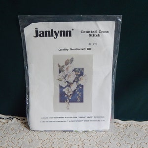 Janlynn Floral Cross Stitch Kit: Quality Needlecraft (Sealed)