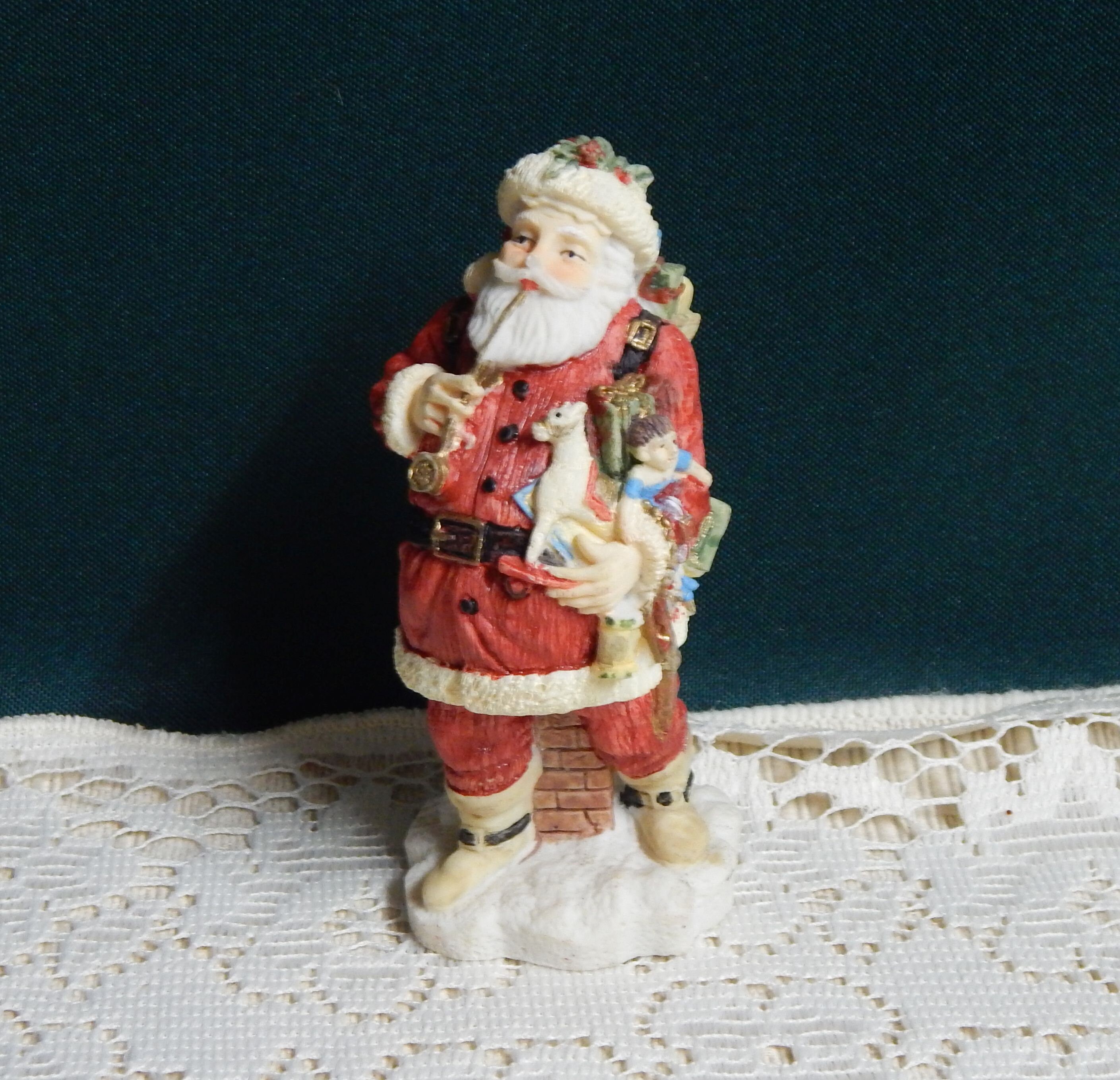 Santa Claus Figurine - Resin Santa - International Resourcing - 1992 Collectible Figurine - SC06 - Christmas Holiday Decor