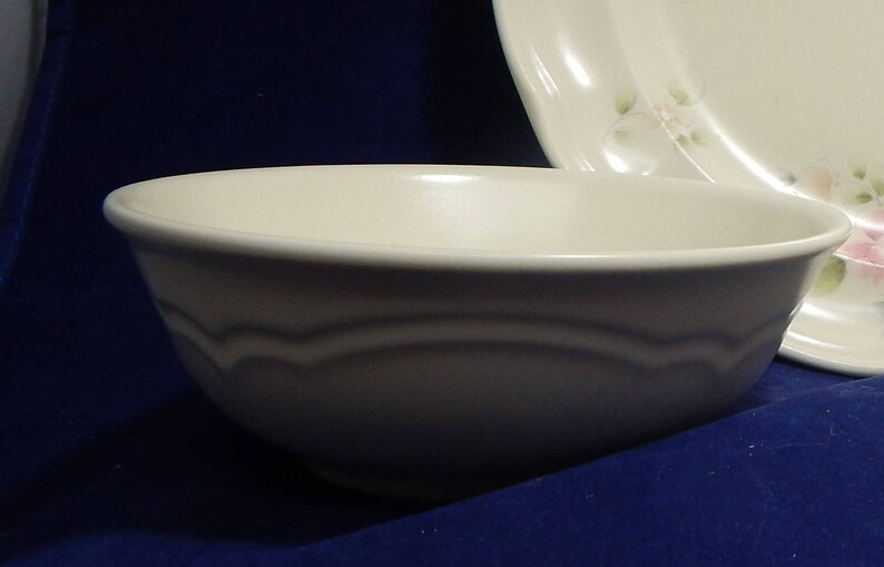 Black Logo Mark Johnson Brothers Friendly Village Sugar Maples 6.25 Bread Plate