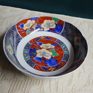 Oriental Scalloped Bowl: Floral Decorative Bowl