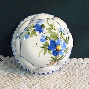 Handpainted Italian Ceramic Mold: Embossed Floral Wall Decor (6.25&quot;)