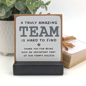 Un equipo verdaderamente increíble es difícil de encontrar / obsequio de reconocimiento de oficina / obsequio de equipo / obsequio de empleado de equipo / mini letrero