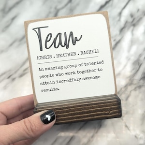 Team-Definition | Neuer Stil | erhabener Schriftzug | Team Geschenk | Büro Geschenk | personalisierte Plakette | Schreibtischschild