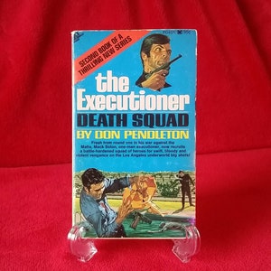 1971 - The Executioner: Death Squad By Don Pendleton - Pinnacle Books New York - 185 pages