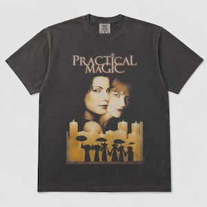 Praktisk magi 1998-skjorta, vintage häxfilm-t-shirt, Halloween-midnattsmargarita-t-shirt, häxig estetisk grafisk t-shirt, läskig säsongspresent