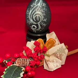 Emu eggs decorated by hand, unique pieces image 3