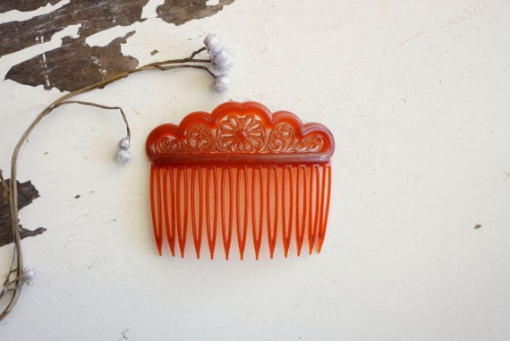 1970s Medallion art deco style hair comb | vintag… - image 1