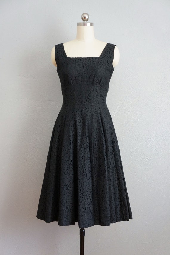 1950s Twirling at Midnight black lace dress | vin… - image 6