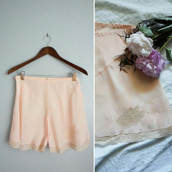1940s Mon Doux Amour pink tap shorts | vinage 40s