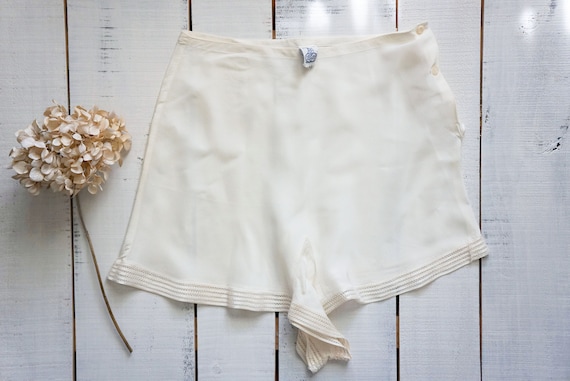1940s Trillium cream tap shorts | vintage 40s tap