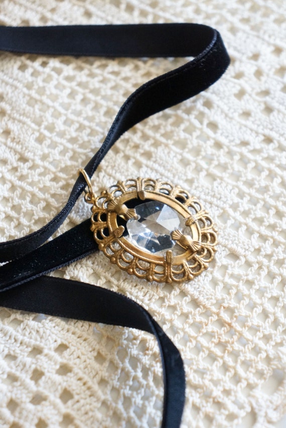 1960s Looking Glass pendant choker necklace | vint