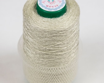 Hilo JThouse "Jazmín". 50% viscosa / 50% acrílico. Color marfil 04502. Peso de un ovillo: 100 gramos.