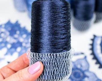 Fio JThouse "Viscose Italiana". Cor 21-615, Azul Escuro. Peso unitário: 100 gramas.