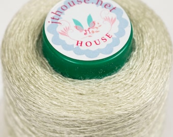 Hilo JThouse "Jazmín". 50% viscosa / 50% acrílico. Color marfil 04502. Peso de un ovillo: 50 gramos.