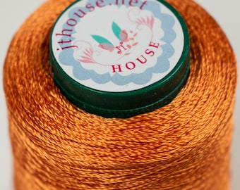 Hilo JThouse "Viscosa Italiana". Color 22-618, Naranja. Peso de un ovillo: 50 gramos.