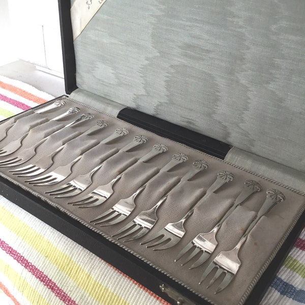 Cake forks, silver plate,Dutch pie forks, lilies, forks with lilies,Dutch silver plated,1930-1940,gift box, Dutch gift, Dutch roots, gift